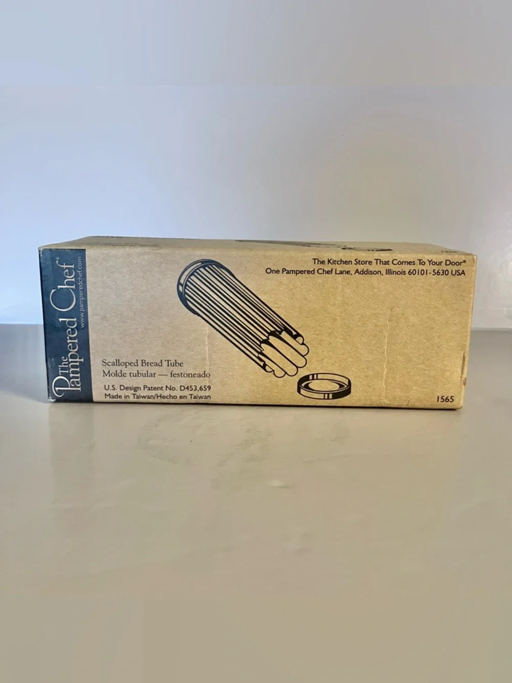 The Pampered Chef - Scalloped Bread Tube #1565 Complete w/instructions - NIB